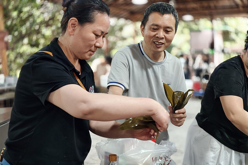 野炊烟火映端午 佳永欢聚"粽"动员
